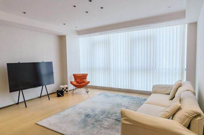 Modern big size 1 br with floor heating 2 stops to NYU shanghai, easy to L 11 East SanLin St.