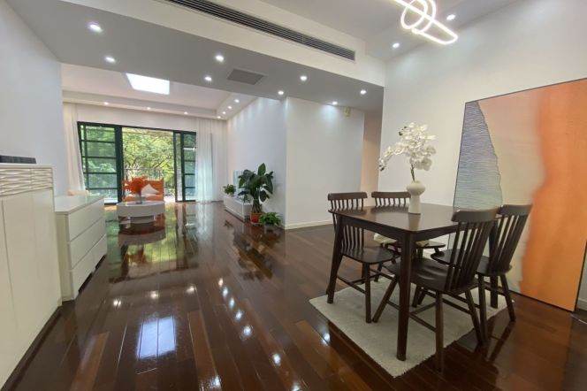 Good Value 3BR 2BA Residence in Yanlord Garden/Lujiazui, 19k
