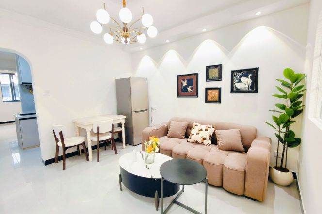 jiangsu rd 2BR/big living room@L2/11