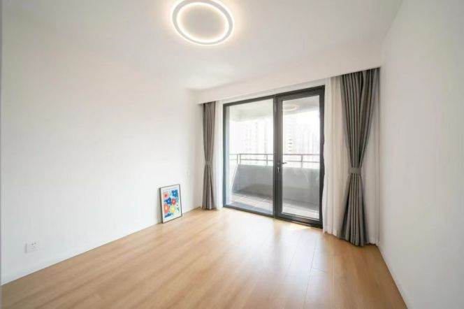 Stylish 2br with Balcony at Jing'an   L7/14