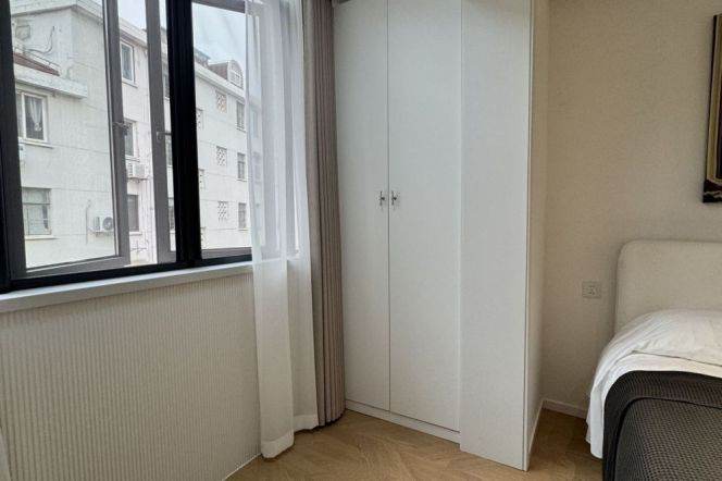 White 1Br + central AC | Hongqiao rd Metro L3/4/10 | Bright 5.9K