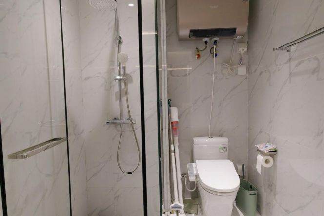 Modern big size 1 br with floor heating 2 stops to NYU shanghai, easy to L 11 East SanLin St.