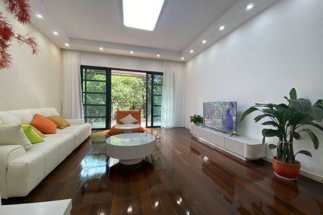 Good Value 3BR 2BA Residence in Yanlord Garden/Lujiazui, 19k