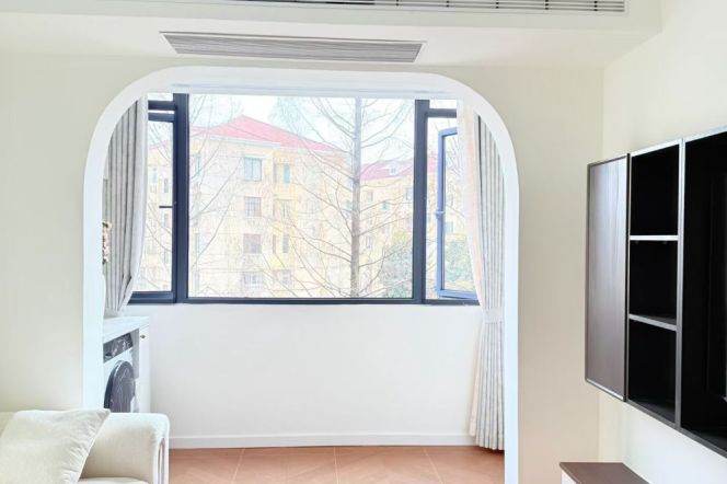 Elevator Newly Renovated 1Br/2Lr/1Bt Close to L2 Weining Rd Station 