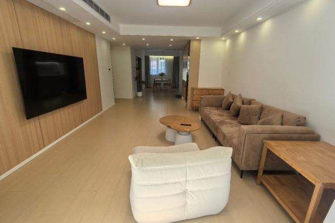 Gorgeous 3br,2ths,Floor heating,Oven,close to Laowaijie
