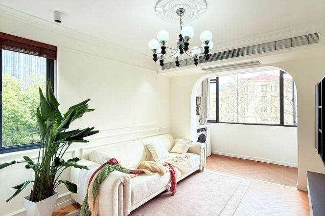 Elevator Newly Renovated 1Br/2Lr/1Bt Close to L2 Weining Rd Station 