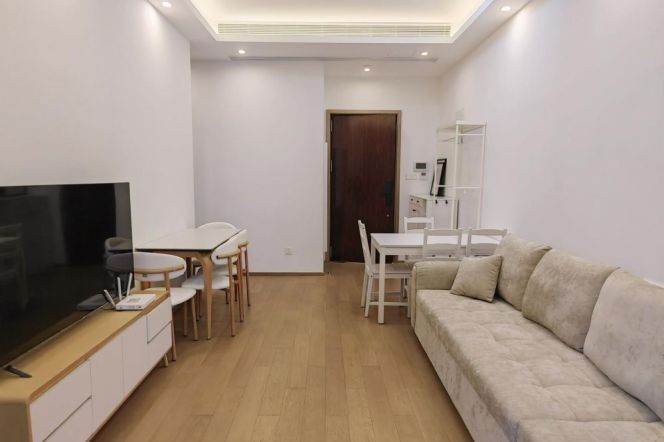 Good size living room 1 br next NYU shanghai ,4 mins walking to L6/8/11 