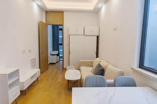 Cozy & Bright 1 br next NYU shanghai. 4 mins walking to L6/8/11