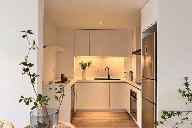 Morden 3brs with floor heating ad balcony in central downtown