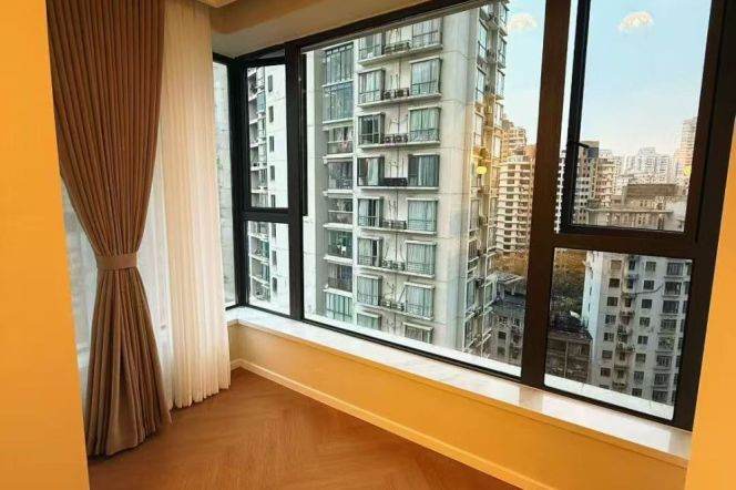 Morden 2brs with floor heating and balcony belonged to Xintiandi area