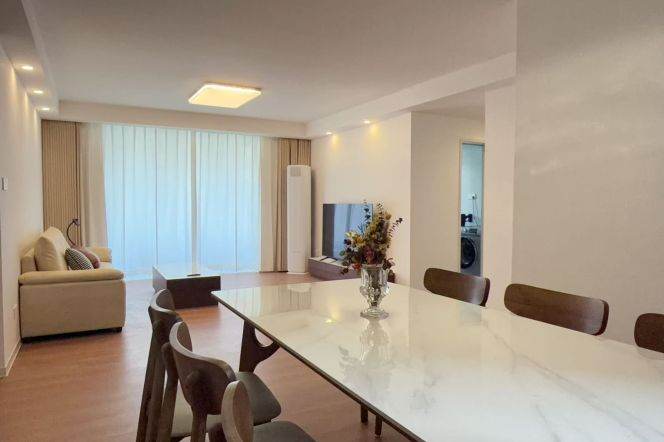 3 Brs, 2 Baths, 140 sqm with Brand-new Dec @ Madang rd Station L9&13