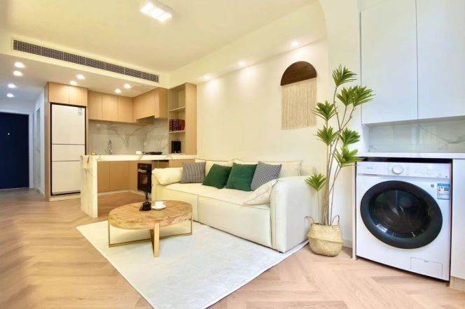 nicely renovated Apt Iapm