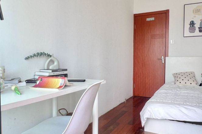 cozy room with great views near Tiantong rd line 10,very close to TJU/Fudan uni, long/short lease 