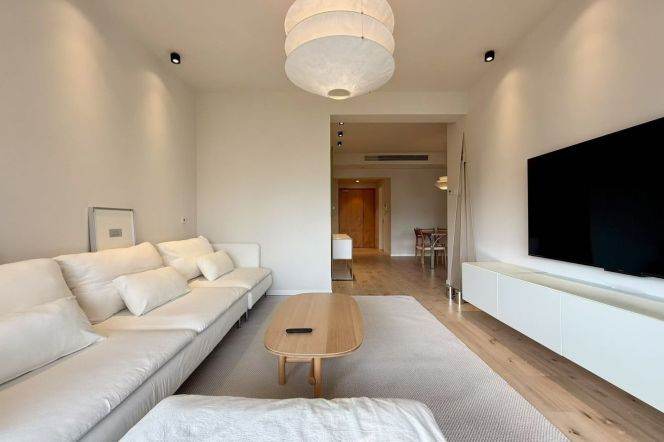 2 Brs, 2 Baths & Balcony & Gym&Swimming pool @ Changping rd station L7