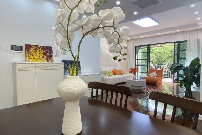 Morden 3brs with balcony in Pudong area