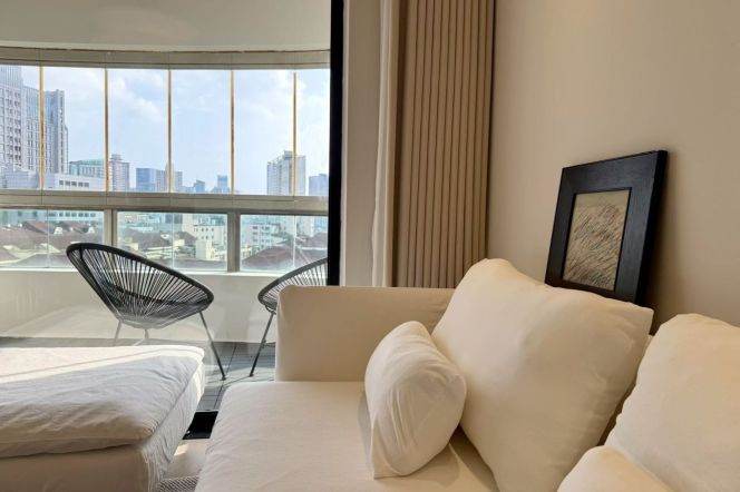 2 Brs, 2 Baths & Balcony & Gym&Swimming pool @ Changping rd station L7