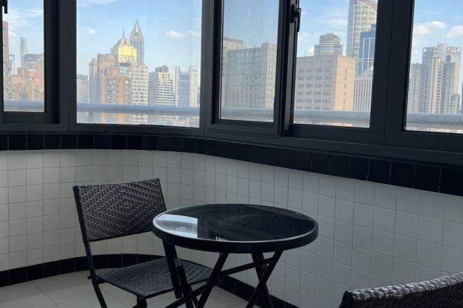 Spacious 4Brm With A Balcony Near Line 2/12/13 West Nanjing Rd