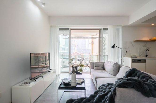 Mordern Compound,3BR,outdoor balcany,Nr West Nan Jing rd station L2,12,13