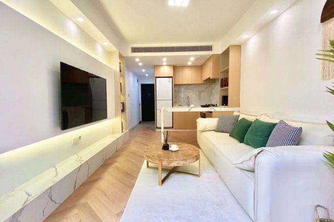 nicely renovated Apt Iapm