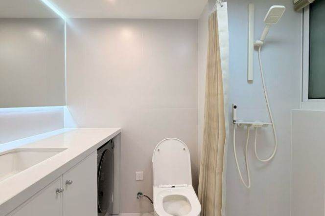 Newly renovated 1br Apt Hengshan road