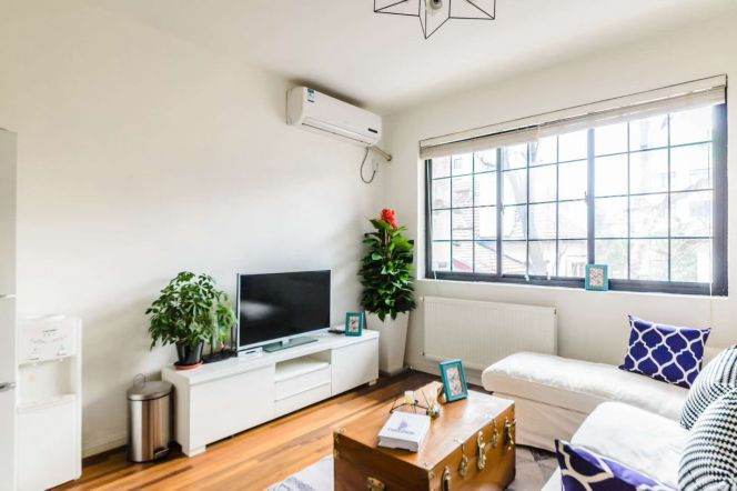 2 Brs, 1 Living room with Wall Heating, Oven @ Changshu rd station L1&7