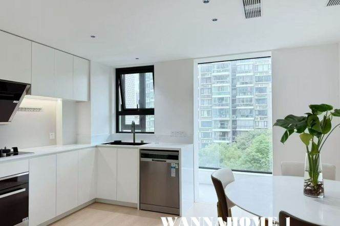 Open Balcony+Bright&Fabulous&Spacious 3Bdrs 2Baths+Nice View/L7 Chang Ping Rd/Large Closets
