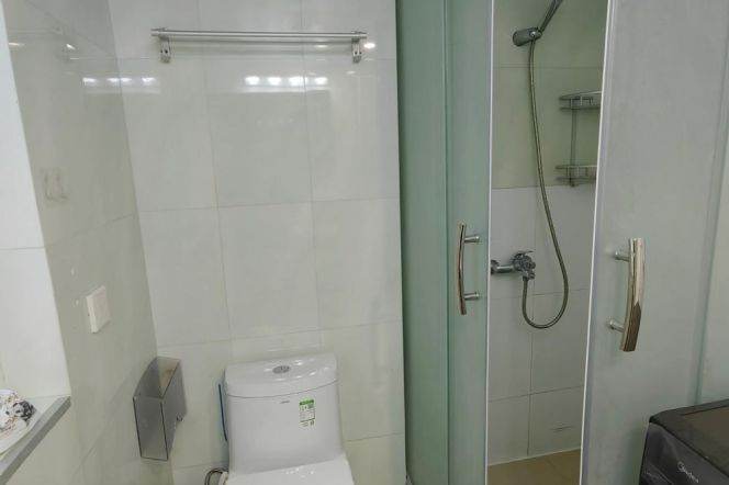 Spacious 3 br (150 Sqm) with big balcony easy to L 9 DaPuQiao St. + L9/12 JiaShan Rd St.