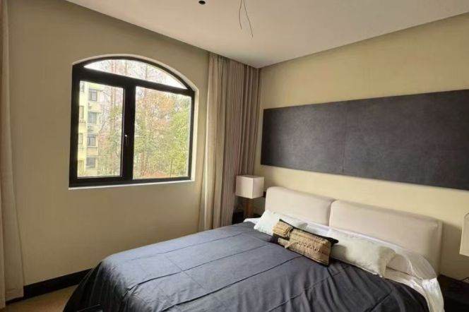 Brand new decoration 4brs with balcony and floor heating  nearby  Shanghai library