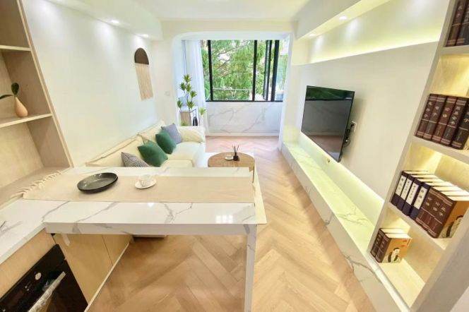 nicely renovated Apt Iapm