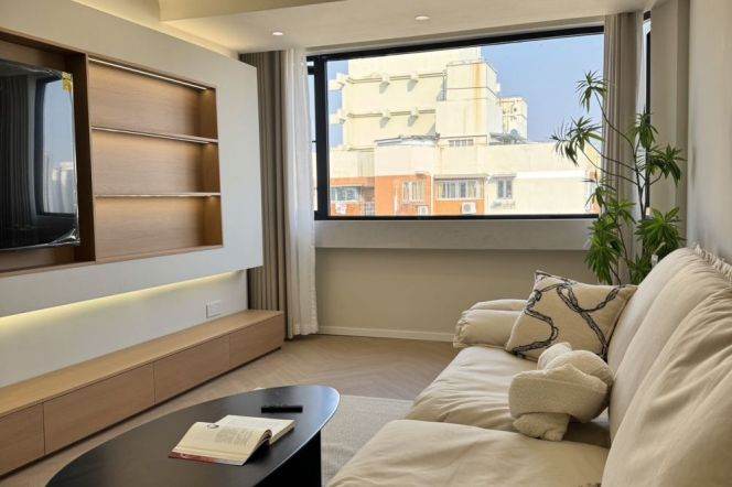 Bright&Spacious 1Br +floor heating| Next to ChangPing Rd & Jing'an Temple rd Metro 