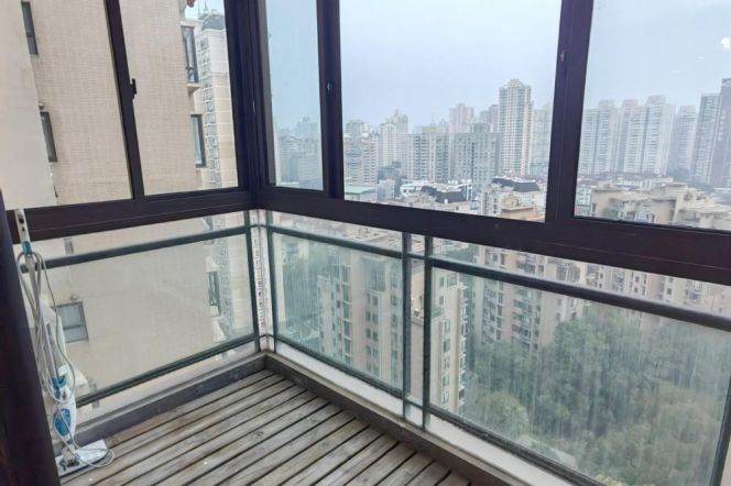 Spacious 2 br (124sqm) 3 mins walking to L9/13 MaDang Rd st. easy to XinTianDi St.