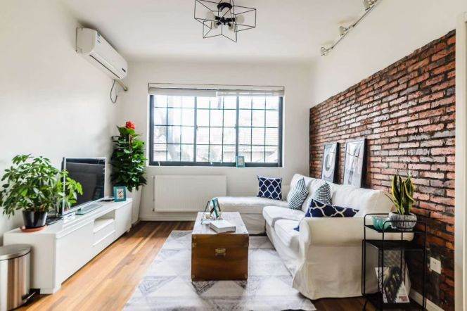 2 Brs, 1 Living room with Wall Heating, Oven @ Changshu rd station L1&7