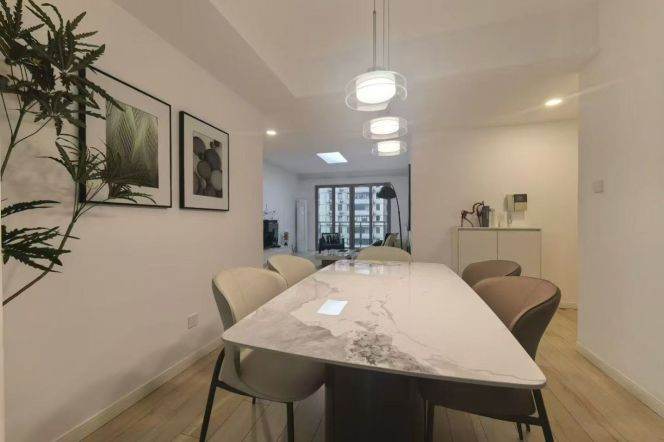 Morden 3brs with wall heating and balcony in Xujiahui area