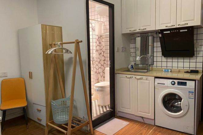 1Studio lane house in old Xu'hui area and close to Jiao'tong Uni can long and short term lease