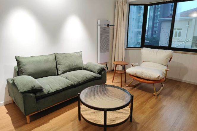 Elevator Spacious 1Br/2Lr/1Bt Close to L2/11 Jiangsu Rd Station 