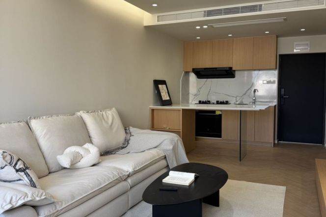 Bright&Spacious 1Br +floor heating| Next to ChangPing Rd & Jing'an Temple rd Metro 