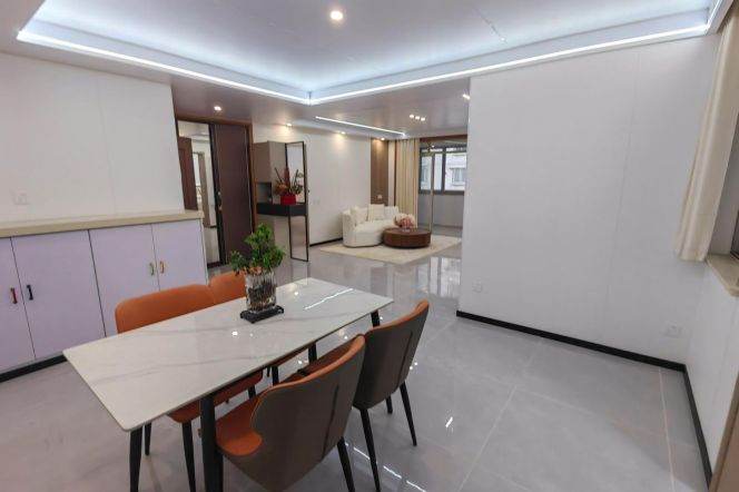 Spacious 3 br (150 Sqm) with big balcony easy to L 9 DaPuQiao St. + L9/12 JiaShan Rd St.