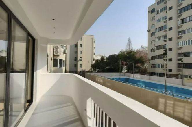 Wuxing/Mid Huaihai rd floor heating 4brs/2lr/2bt with balcony; L10