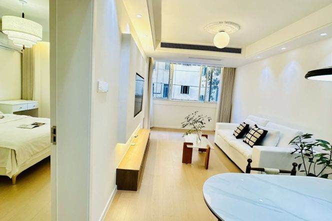 bright 1br Nr Zhongshan park M2/3/4