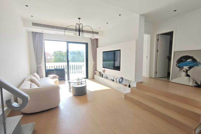 Terrace + Balcony High Ceiling 3Beds 2Bts@Gubei