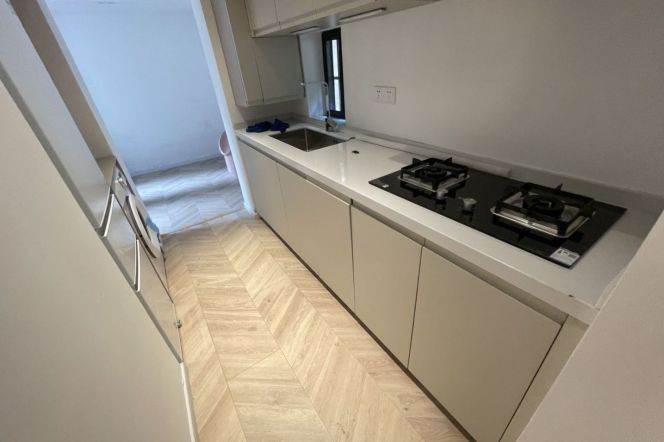 Nice floor heated 1+1br with garden near jiangsu rd station for long&short rent