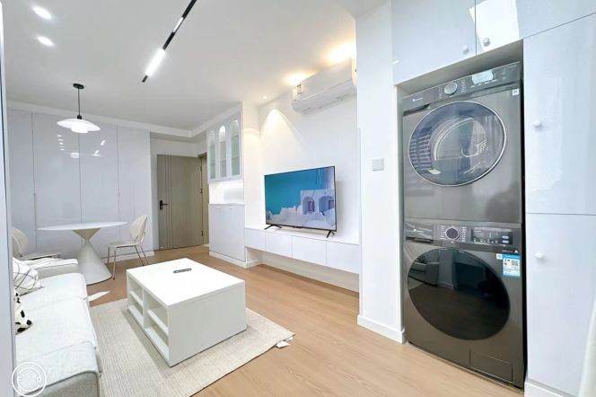 Newly Renovated 1Br/2Lr/1Bt@L10 Shuicheng Rd Station&L2 Weining Rd Station 