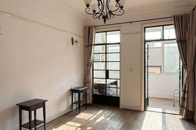 Good lighting 1br with balcony near Shanghai Library