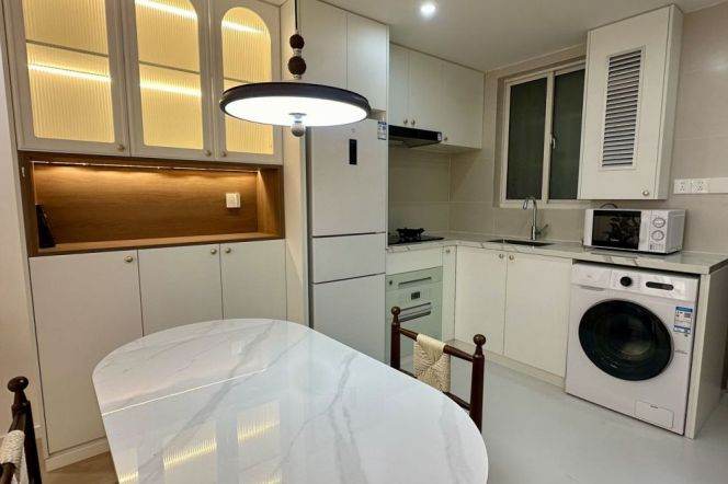 bright 1br Nr Zhongshan park M2/3/4