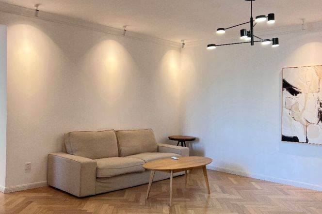 Large Balcony+Bright&Modern&Spacious 3Bdrs 2Baths Apt+W Nanjing Rd CBD+Nice Compound