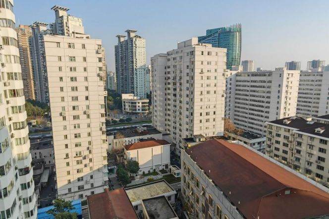 Good Price 3 br  in XuJiaHui, 3 mins walking to L1/4 shanghai indoor stadium St.
