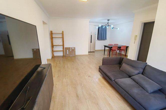 Good Price 3 br  in XuJiaHui, 3 mins walking to L1/4 shanghai indoor stadium St.