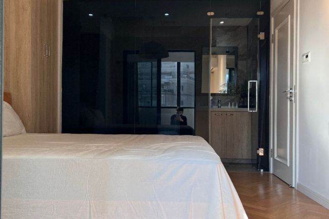 Large Balcony+Bright&Modern&Spacious 3Bdrs 2Baths Apt+W Nanjing Rd CBD+Nice Compound