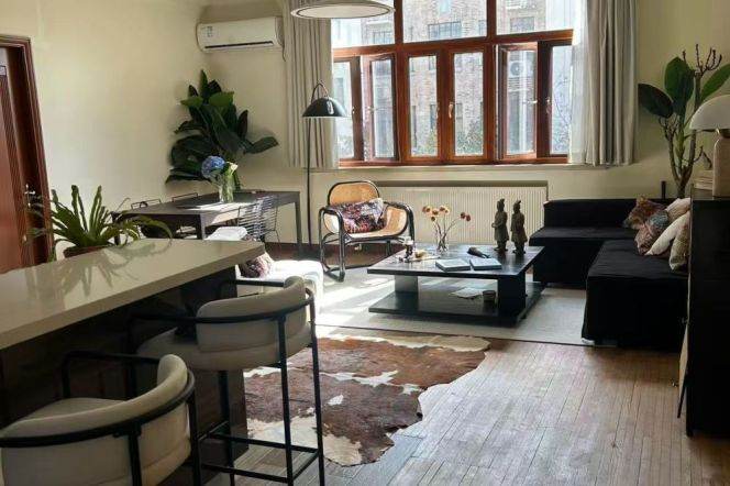 Huge 1br with good lighting on Middle Huaihai Road