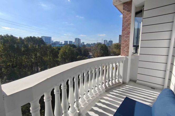 Terrace + Balcony High Ceiling 3Beds 2Bts@Gubei